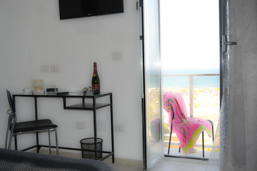 Sottosopra Bed & Breakfast Margherita Di Savoia Luaran gambar